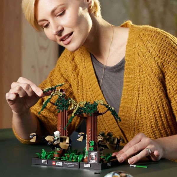 LEGO Star Wars Endor Hız Motoru Takibi Dioraması 75353