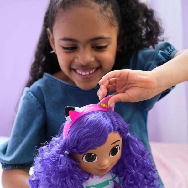 Gabby’s Dollhouse Sesli Şarkı Söyleyebilen Gabby 30 cm 6070859