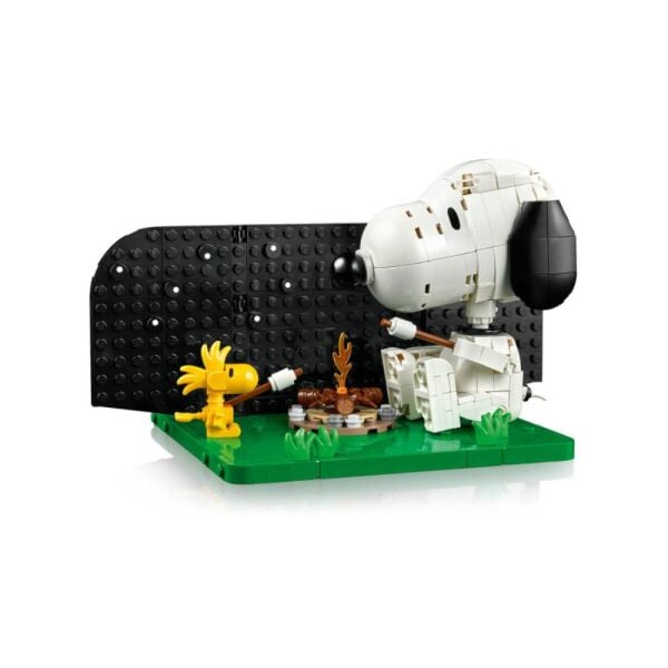LEGO® Ideas Peanuts Snoopy'nin Köpek Kulübesi 21368