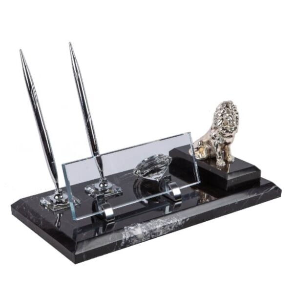 8020 Siyah Mermer Oturan Aslan Masa İsimliği