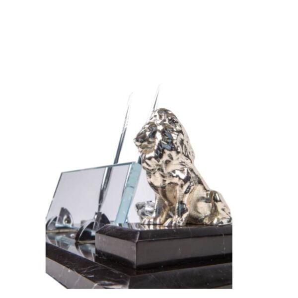 8020 Siyah Mermer Oturan Aslan Masa İsimliği