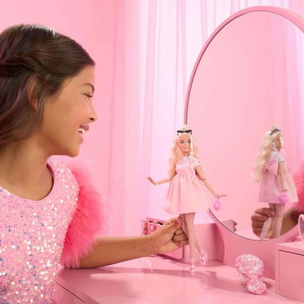Barbie Deluxe Style Bebekler HYV27