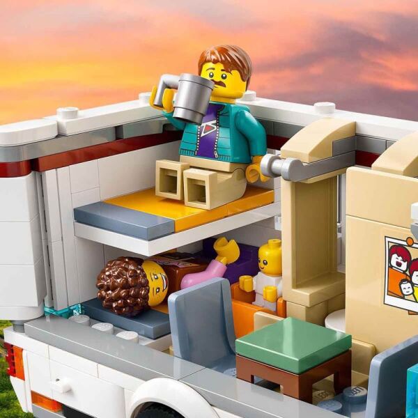 LEGO® City Tatil Macera Karavanı 60454