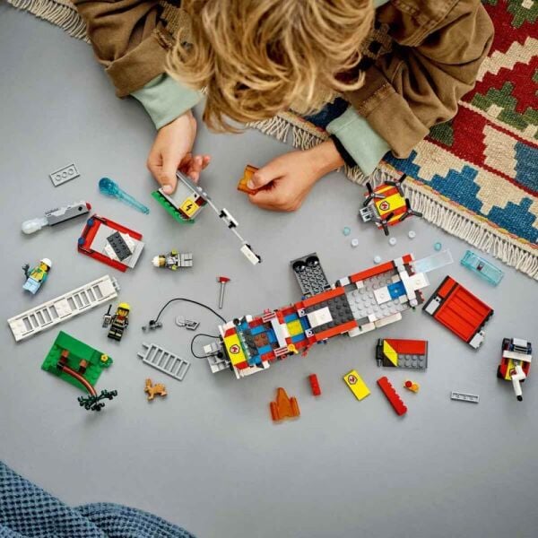 LEGO® City İtfaiye Komuta Kamyonu 60374